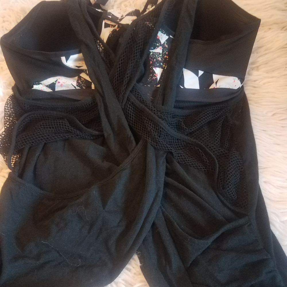 Workout top - Picture 3 of 4
